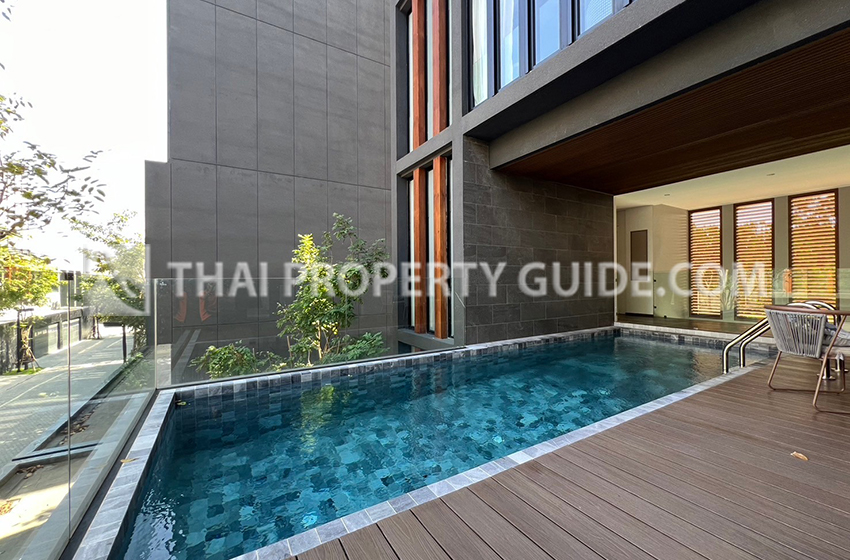 House with Private Pool in Srinakarin 